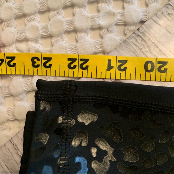 L'urv animal print embossed leggings medium Black - Picture 5 of 10